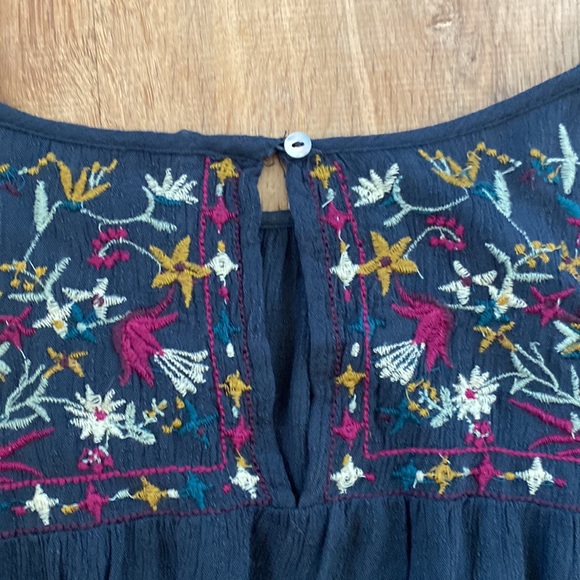 Embroidered gauze top - Picture 5 of 6